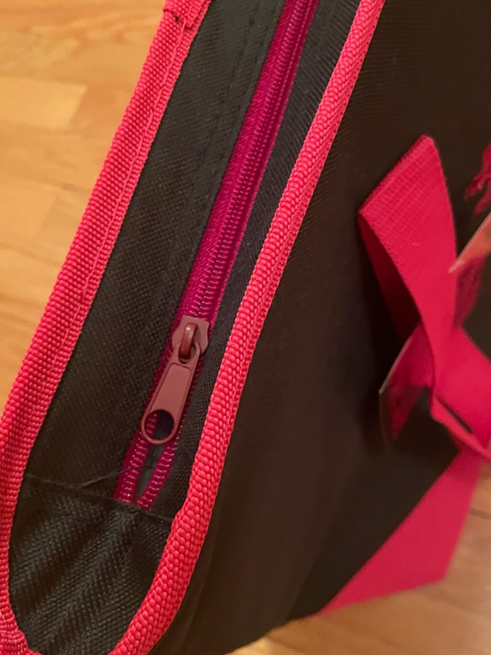 Trader Joes Insulated Tote Cooler Bag Black and Red Zipper Close Large - Picture 2 of 5